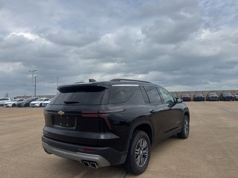 Used 2025 Chevrolet Traverse LT image 19