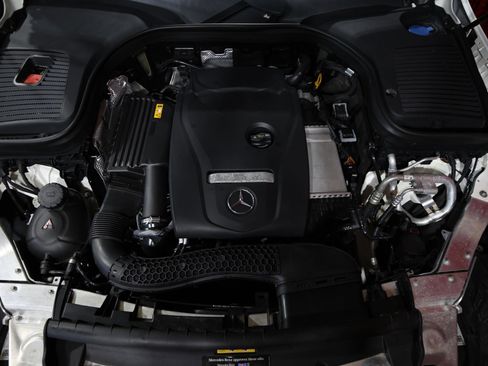 Used 2019 Mercedes-Benz GLC 300 w/ Premium Package image 28