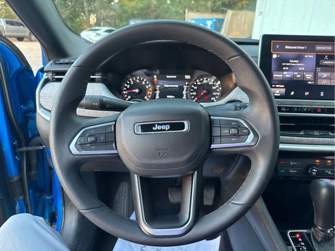 Used 2024 Jeep Compass Latitude image 25