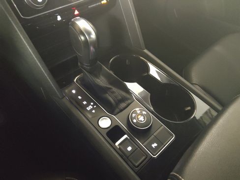 Used 2020 Volkswagen Atlas Cross Sport SEL image 26