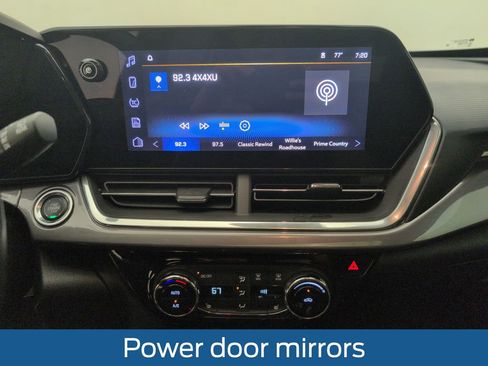 Used 2025 Chevrolet Trax ACTIV w/ Sunroof Package FWD image 27