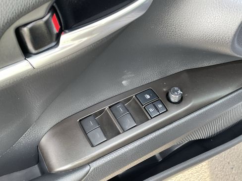 Used 2022 Toyota Camry LE image 12