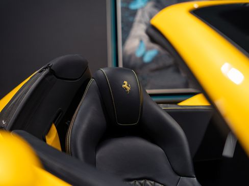 Used 2021 Ferrari F8 Tributo RWD image 23
