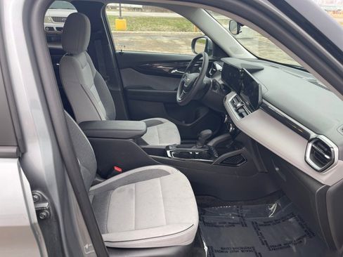 Used 2025 Chevrolet TrailBlazer LT FWD image 15