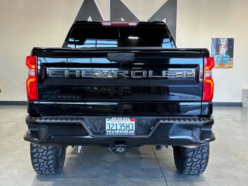 Used 2021 Chevrolet Silverado 1500 RST w/ LPO, Blackout Package AWD/4WD image 5