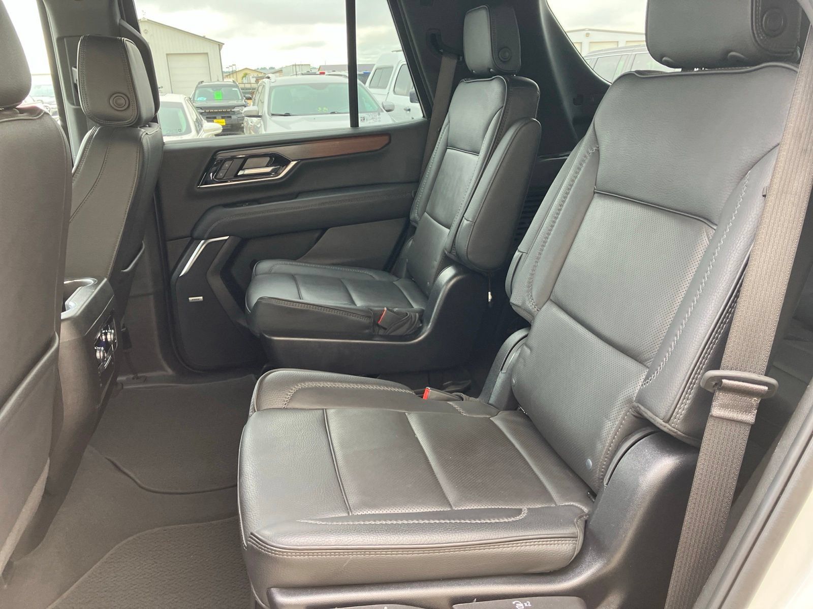 Used 2025 GMC Yukon Denali AWD/4WD image 18
