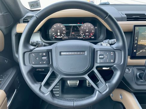 Used 2025 Land Rover Defender 110 V8 AWD/4WD image 21