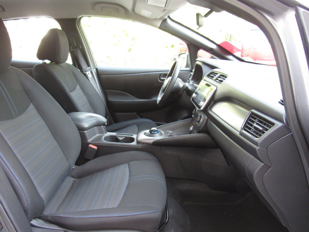 Used 2025 Nissan Leaf S FWD image 17