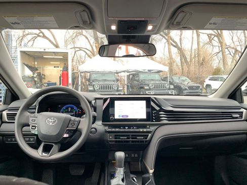 Used 2025 Toyota Camry LE image 32