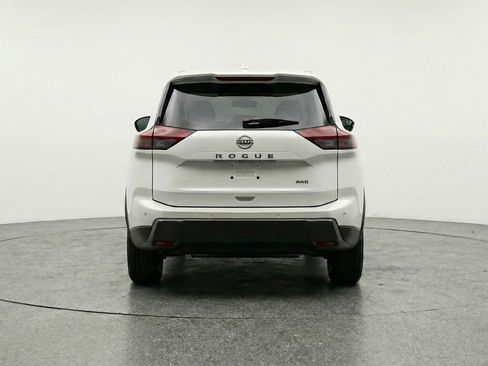 Used 2025 Nissan Rogue SV image 7