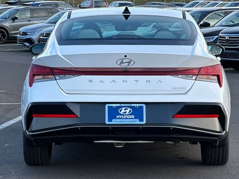 Used 2025 Hyundai Elantra Limited image 4