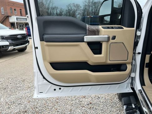 Used 2019 Ford F350 Lariat w/ Chrome Package image 11