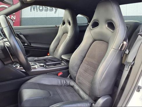 Certified 2021 Nissan GT-R Premium image 16