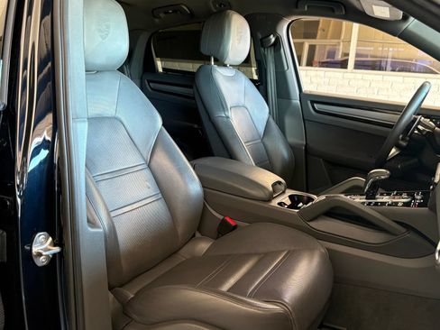 Used 2023 Porsche Cayenne Coupe AWD/4WD image 40
