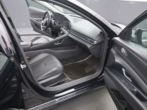 Used 2023 Hyundai Elantra Limited image 17