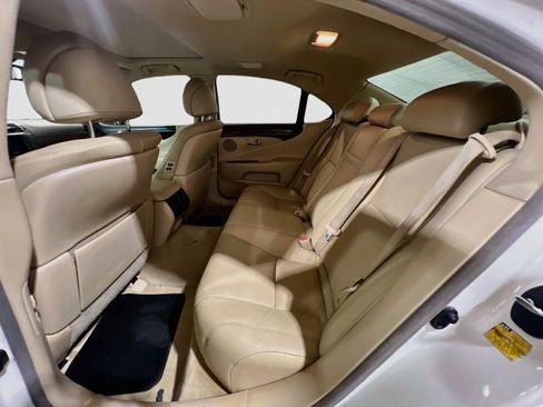 Used 2010 Lexus LS 460 AWD w/ Comfort Pkg image 18