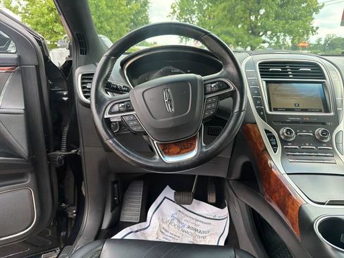 Used 2019 Lincoln Nautilus Select AWD/4WD image 16