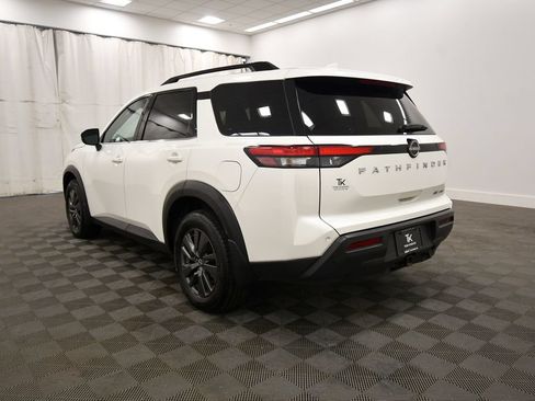Used 2022 Nissan Pathfinder SV w/ SV Premium Package AWD/4WD image 5
