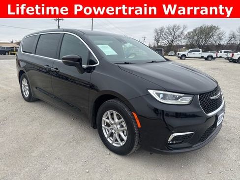 Used 2025 Chrysler Pacifica Select image 9