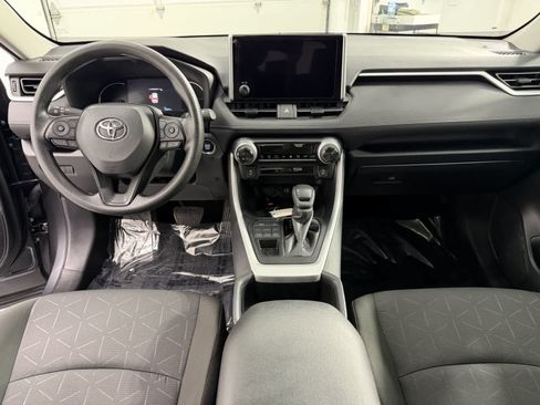 Used 2025 Toyota RAV4 XLE AWD/4WD image 12