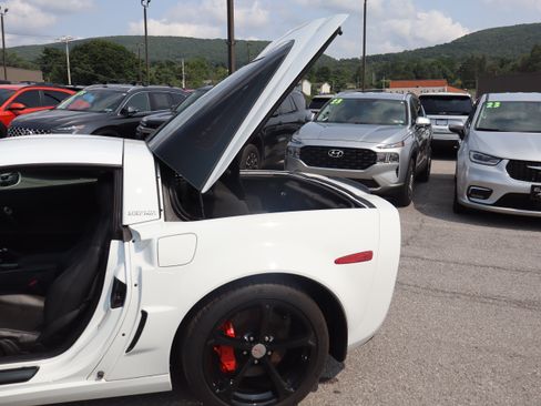 Used 2011 Chevrolet Corvette Grand Sport w/ Preferred Equipment Group RWD image 12