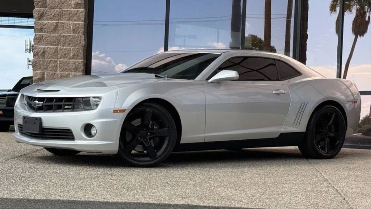 Used 2011 Chevrolet Camaro SS RWD image 3