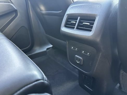 Used 2024 Chevrolet Equinox Premier AWD/4WD image 38