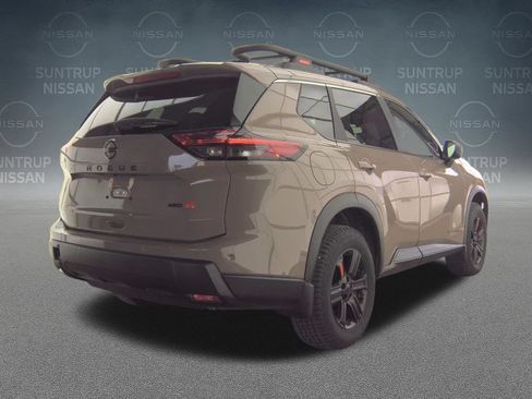Used 2025 Nissan Rogue SV AWD/4WD image 35