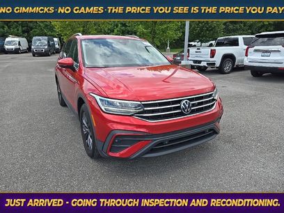 Used 2023 Volkswagen Tiguan SE w/ Panoramic Sunroof Package
