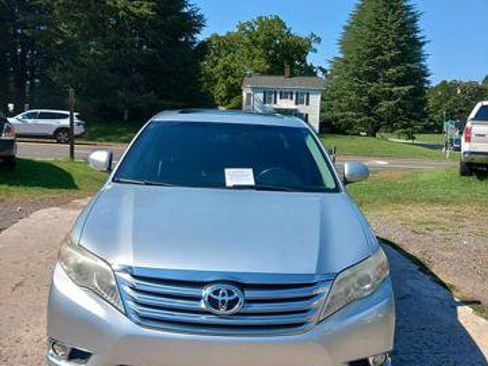 Used 2011 Toyota Avalon FWD image 1