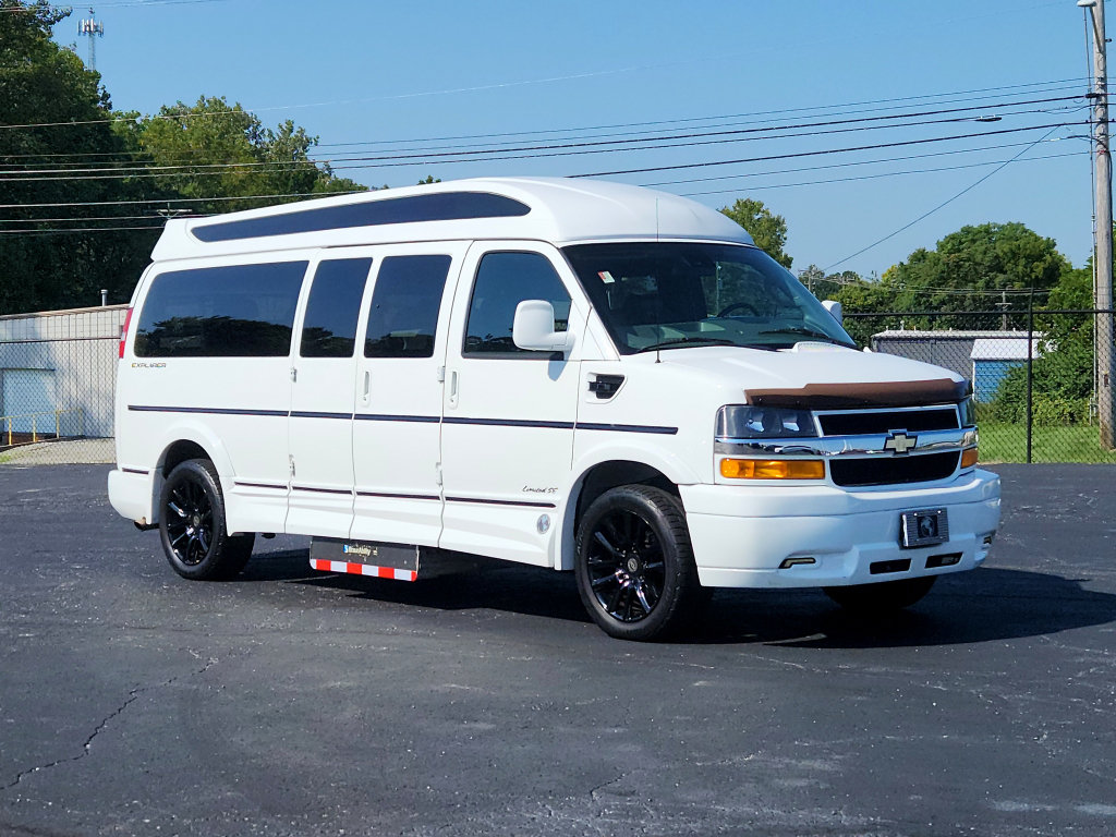 Used 2020 Chevrolet Express 2500 Extended w/ Enhanced Convenience Package RWD image 9