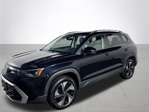 New 2025 Volkswagen Taos SE image 2