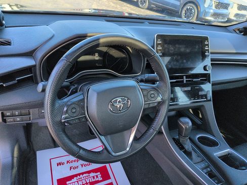 Used 2022 Toyota Avalon XSE image 9