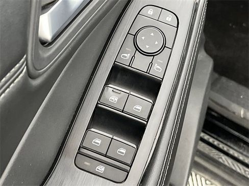 Used 2023 Nissan Rogue SV w/ SV Premium Package image 13