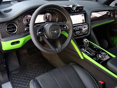 Used 2025 Bentley Bentayga AWD/4WD image 7