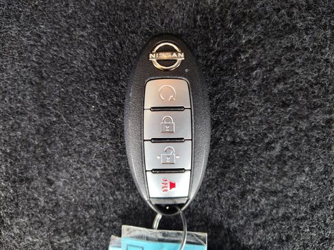 Used 2022 Nissan Rogue SV image 30