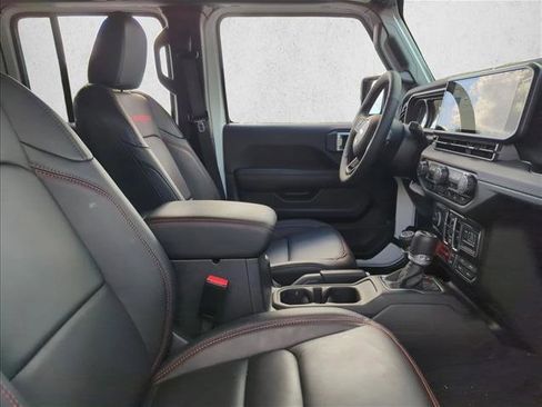 Used 2025 Jeep Wrangler Unlimited Rubicon image 27