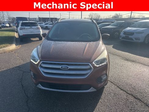 Used 2017 Ford Escape SE w/ Equipment Group 201A image 4