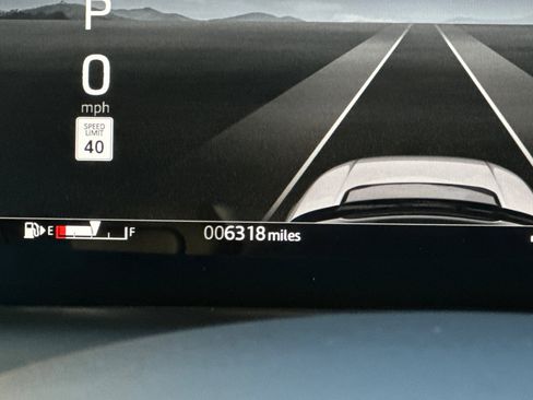 Certified 2025 Land Rover Discovery Sport Dynamic SE image 31