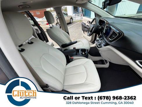 Used 2017 Chrysler Pacifica Touring-L image 12