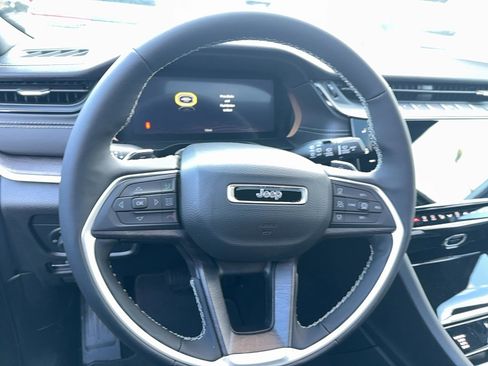 New 2026 Jeep Grand Cherokee Altitude image 10