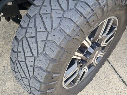 Used 2022 GMC Sierra 2500 AT4 w/ AT4 Premium Plus Package image 18