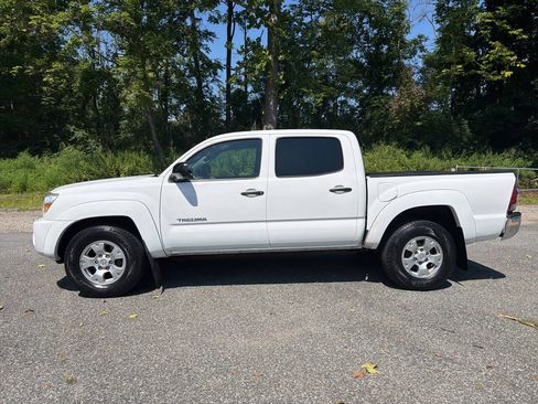 Used 2011 Toyota Tacoma 4x4 Double Cab w/ SR5 Pkg #2 image 2