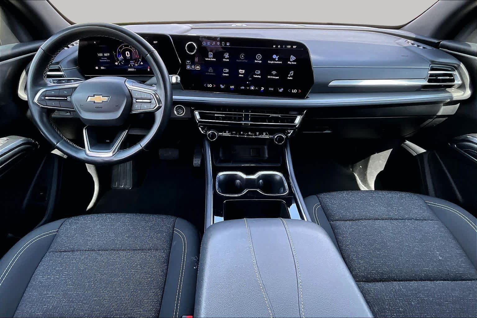 Used 2025 Chevrolet Traverse LT FWD image 15