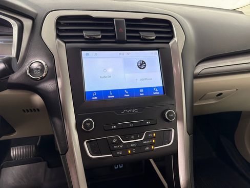 Used 2019 Ford Fusion SE FWD image 14