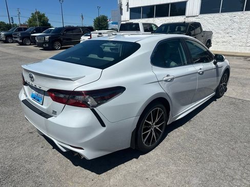 Used 2022 Toyota Camry SE w/ Cold Weather Package AWD/4WD image 3