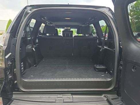 Used 2021 Lexus GX 460 Luxury w/ Accessory Package AWD/4WD image 32