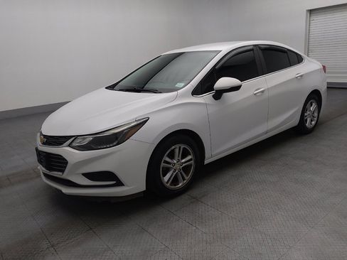 Used 2016 Chevrolet Cruze LT image 2