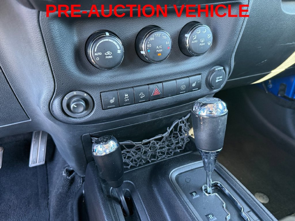 Used 2015 Jeep Wrangler Unlimited Sahara w/ Connectivity Group AWD/4WD image 19