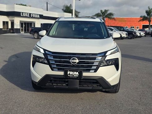 Used 2024 Nissan Rogue SV w/ SV Premium Package FWD image 3